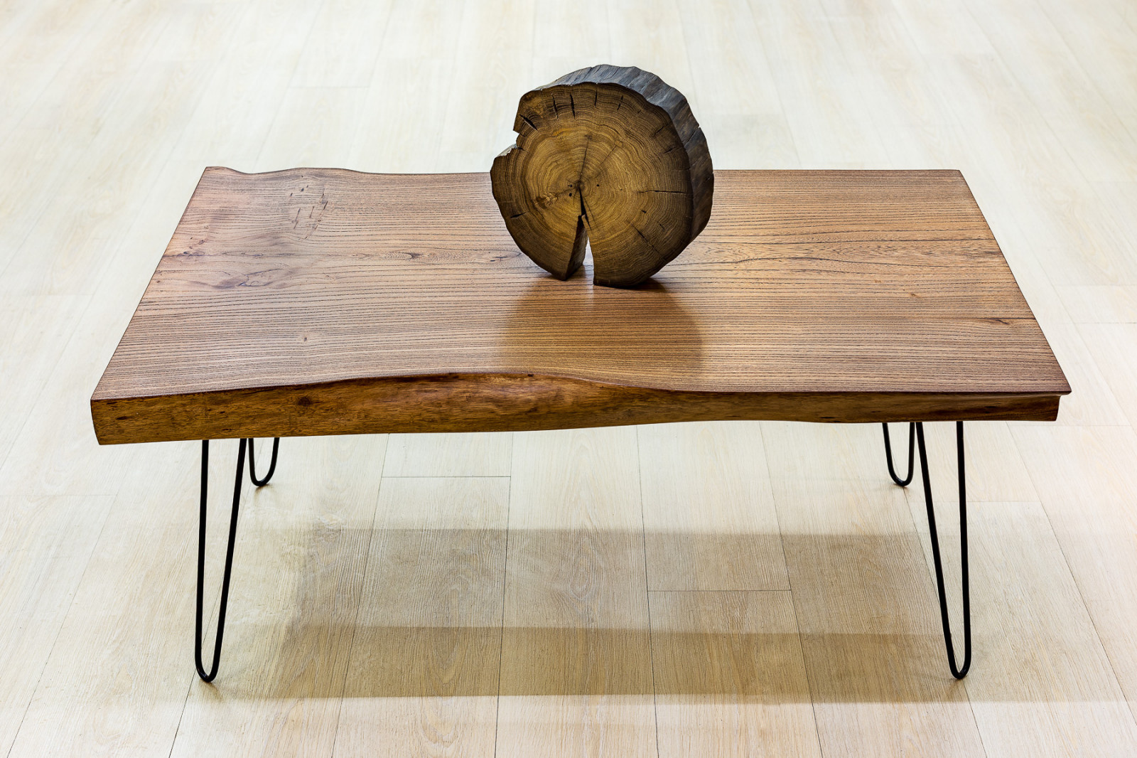 Стол журнальный Live Edge Design, массив вяза