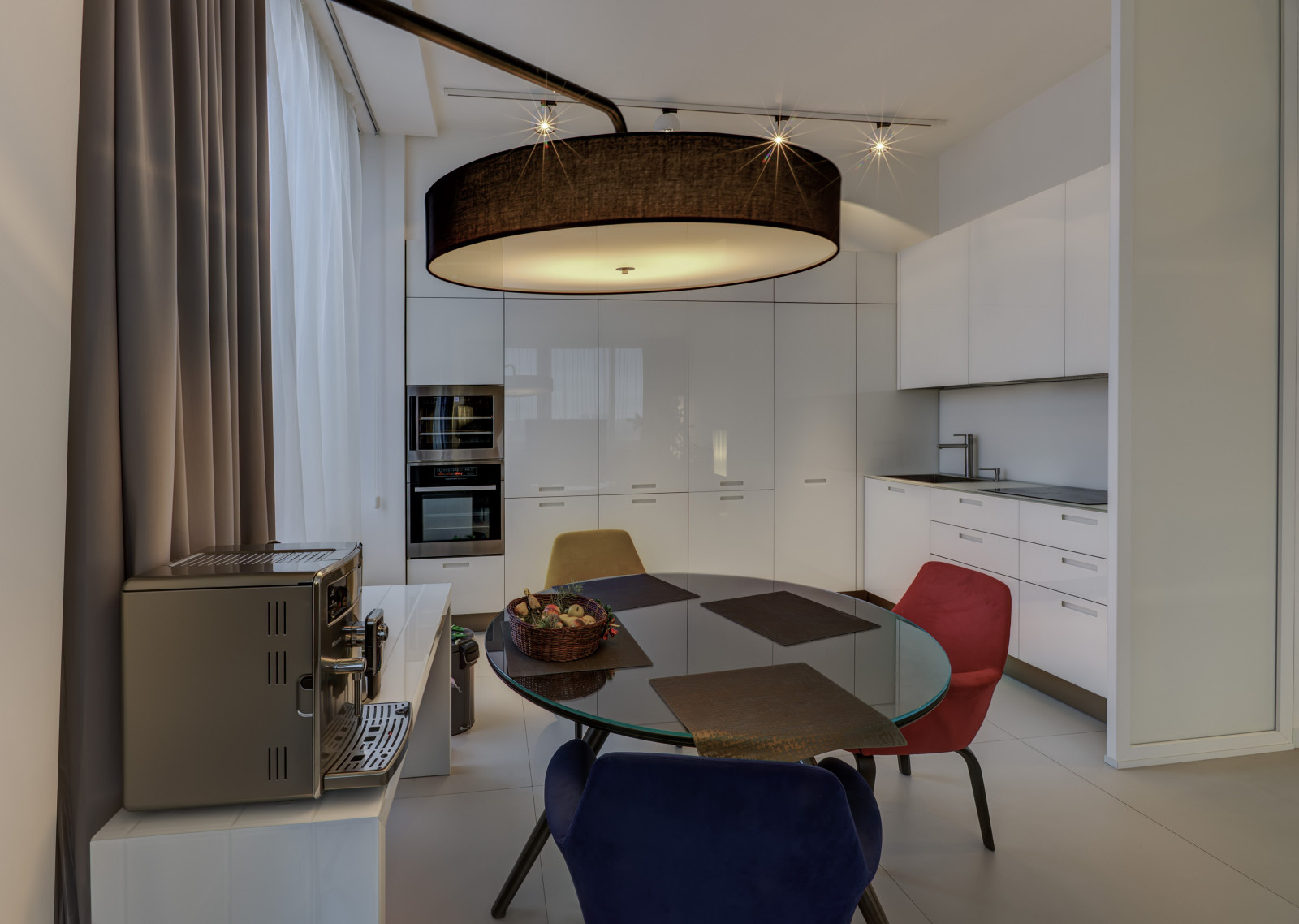 Квартира в современном стиле с яркими акцентами