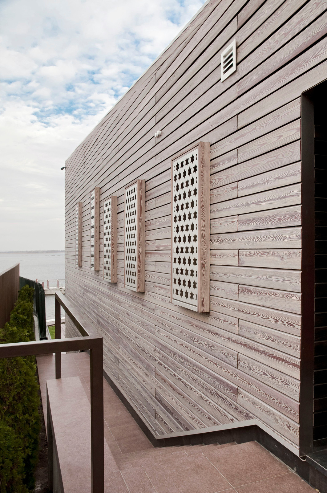 Дом на берегу Волги