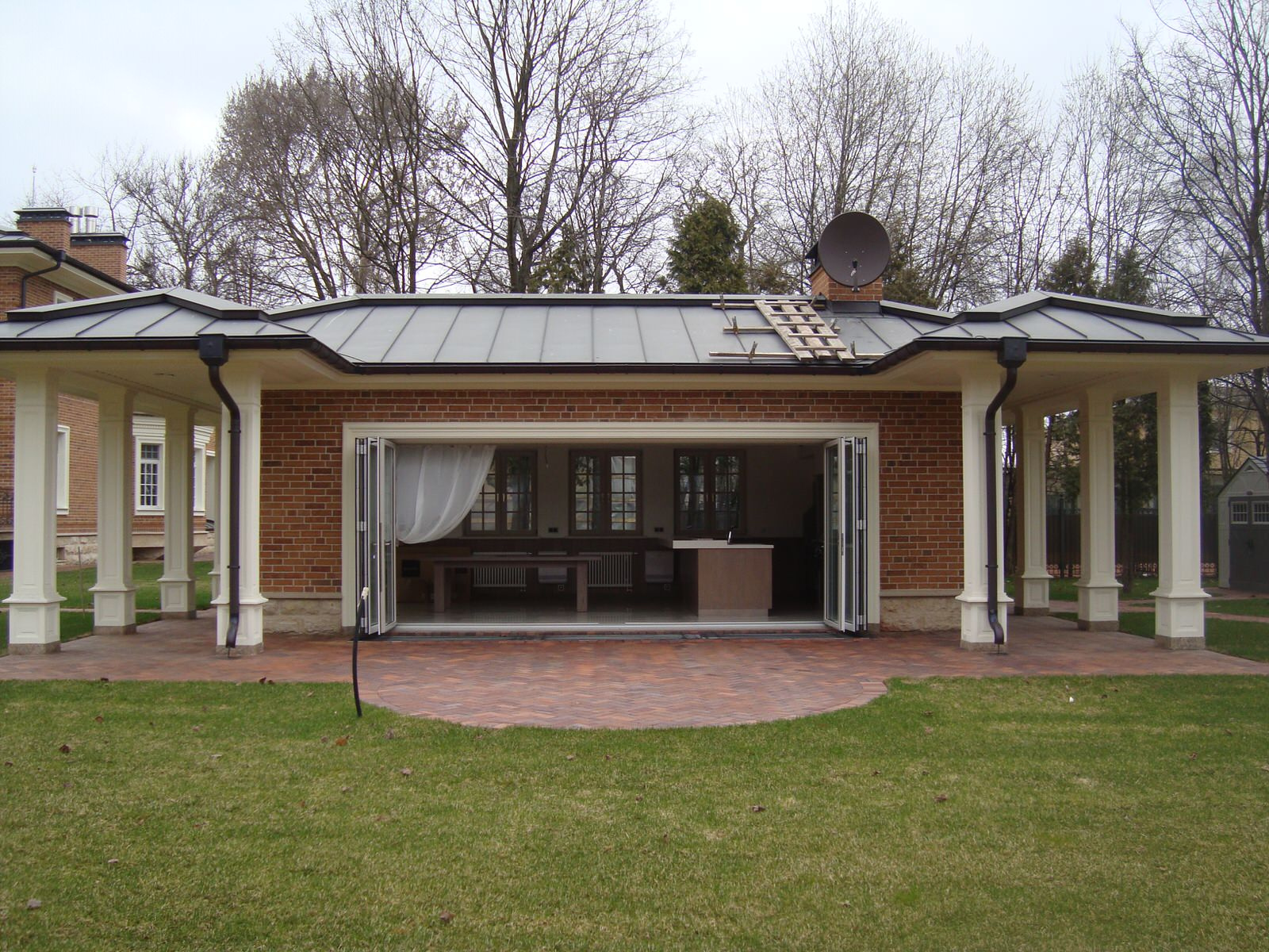 Остекление гостевого дома в Санкт-Петербурге