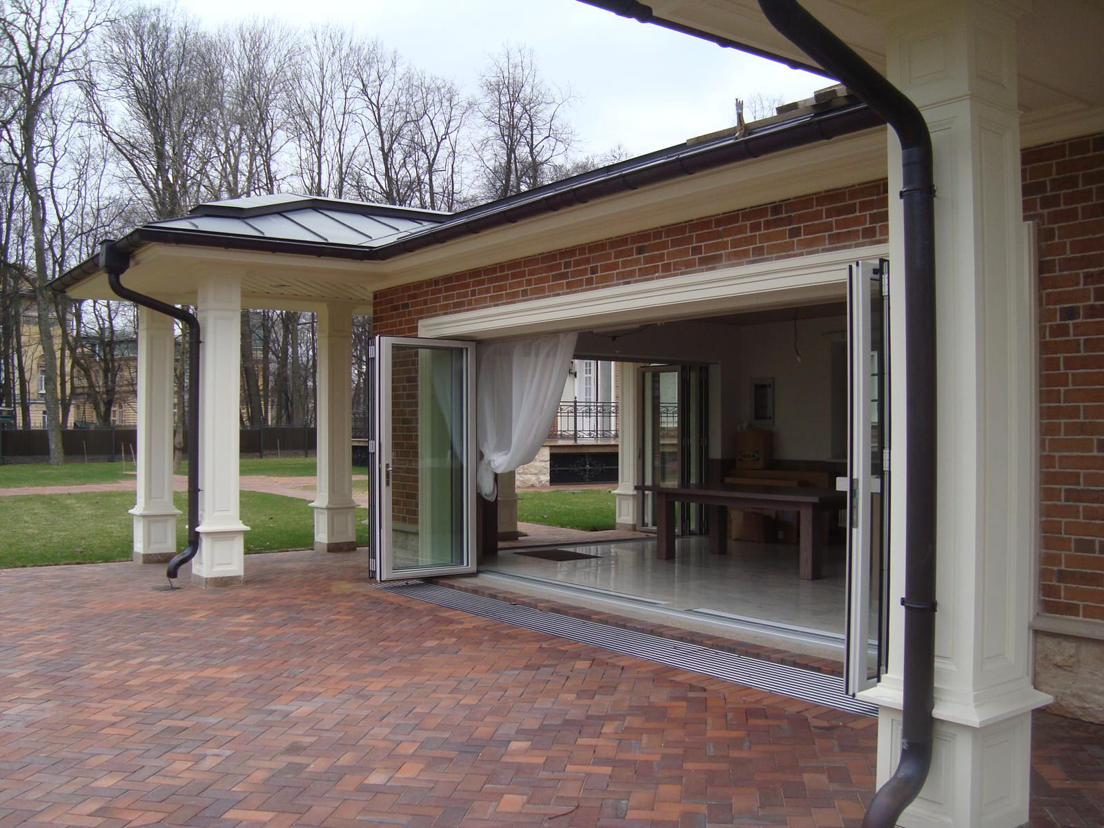 Остекление гостевого дома в Санкт-Петербурге