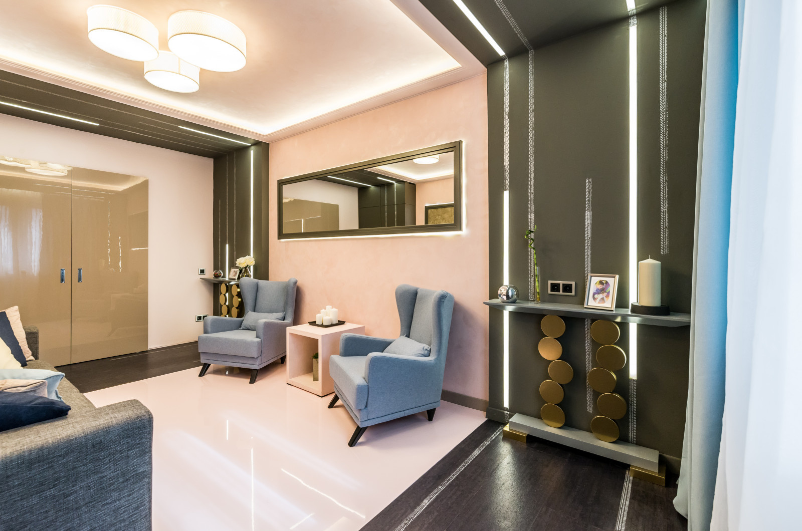 Гостиная под розовой пудрой