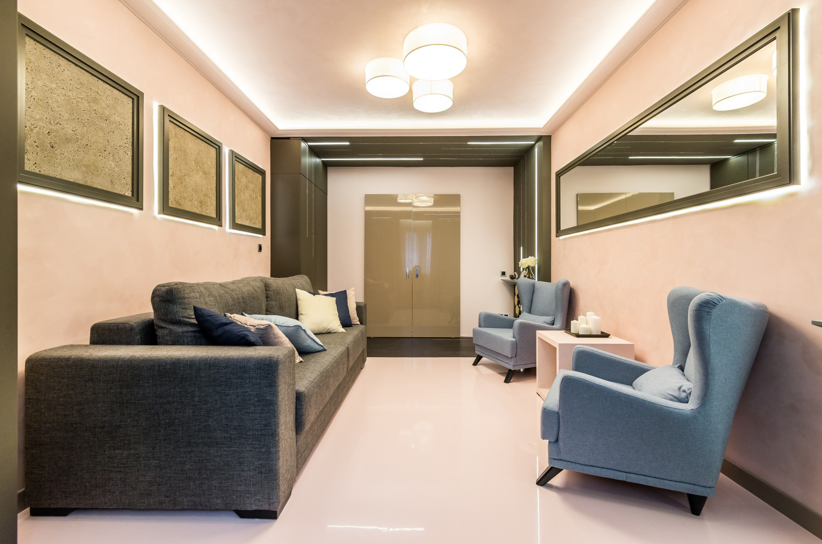 Гостиная под розовой пудрой