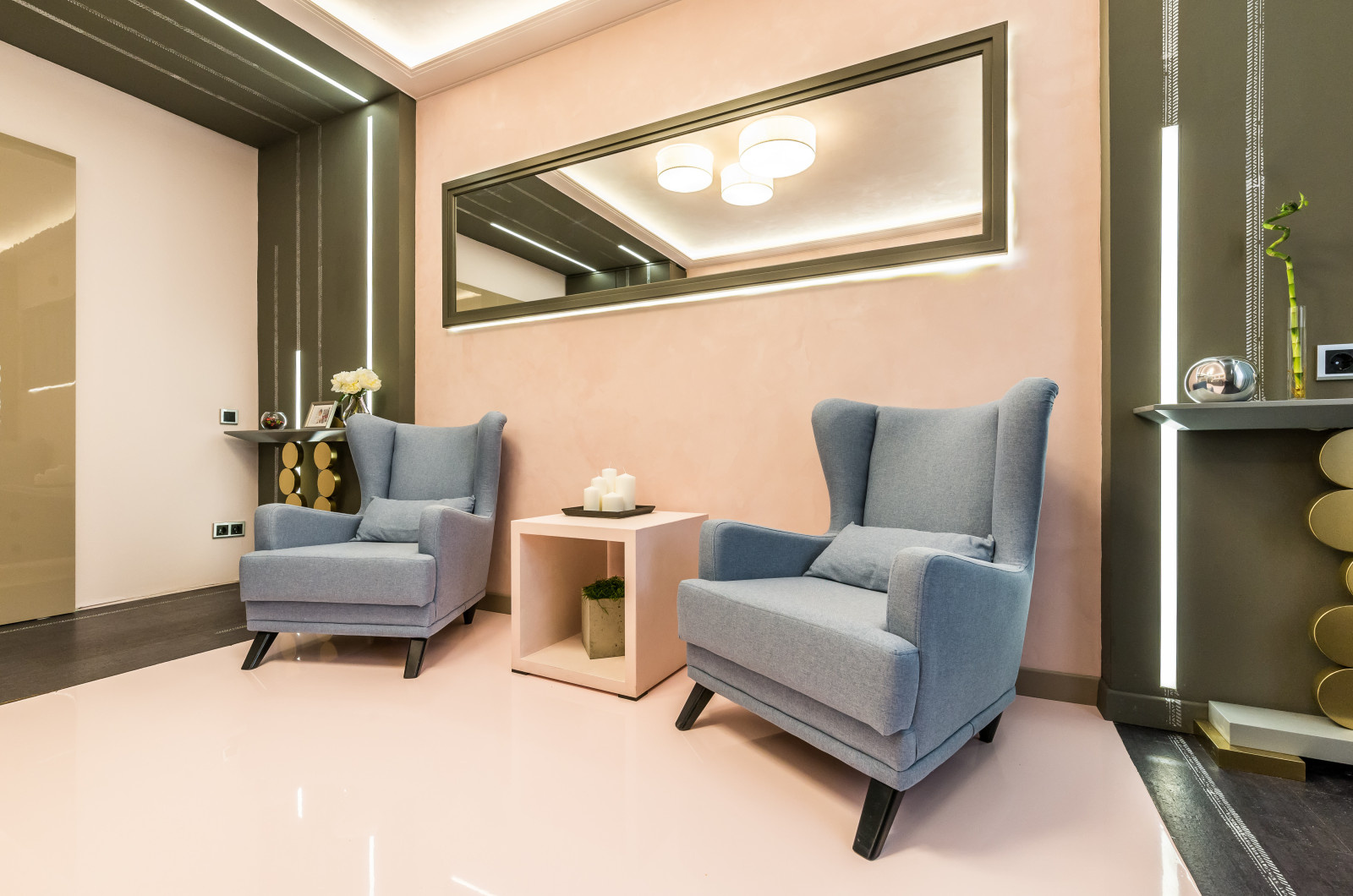 Гостиная под розовой пудрой