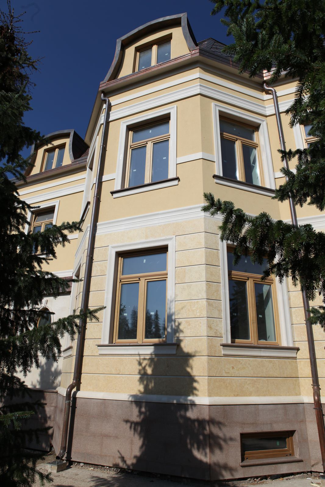 Облицовка природным камнем фасада №15