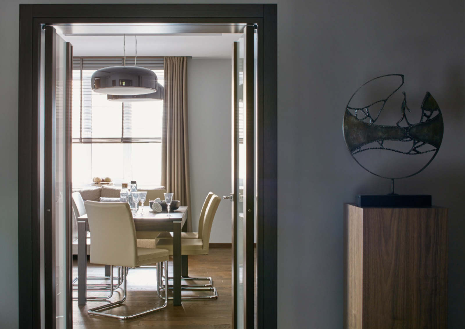 Обложка проекта: interior by Ekaterina Uglova / photo Sergey Ananiev