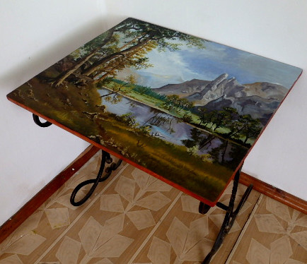 Стол с росписью