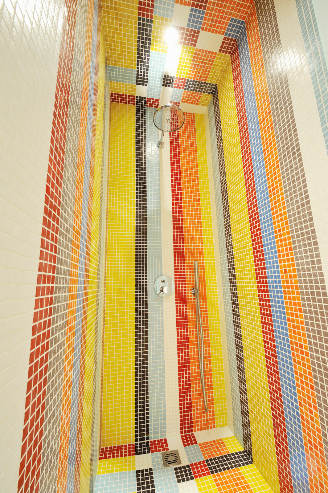 Бассейн в цокольном этаже