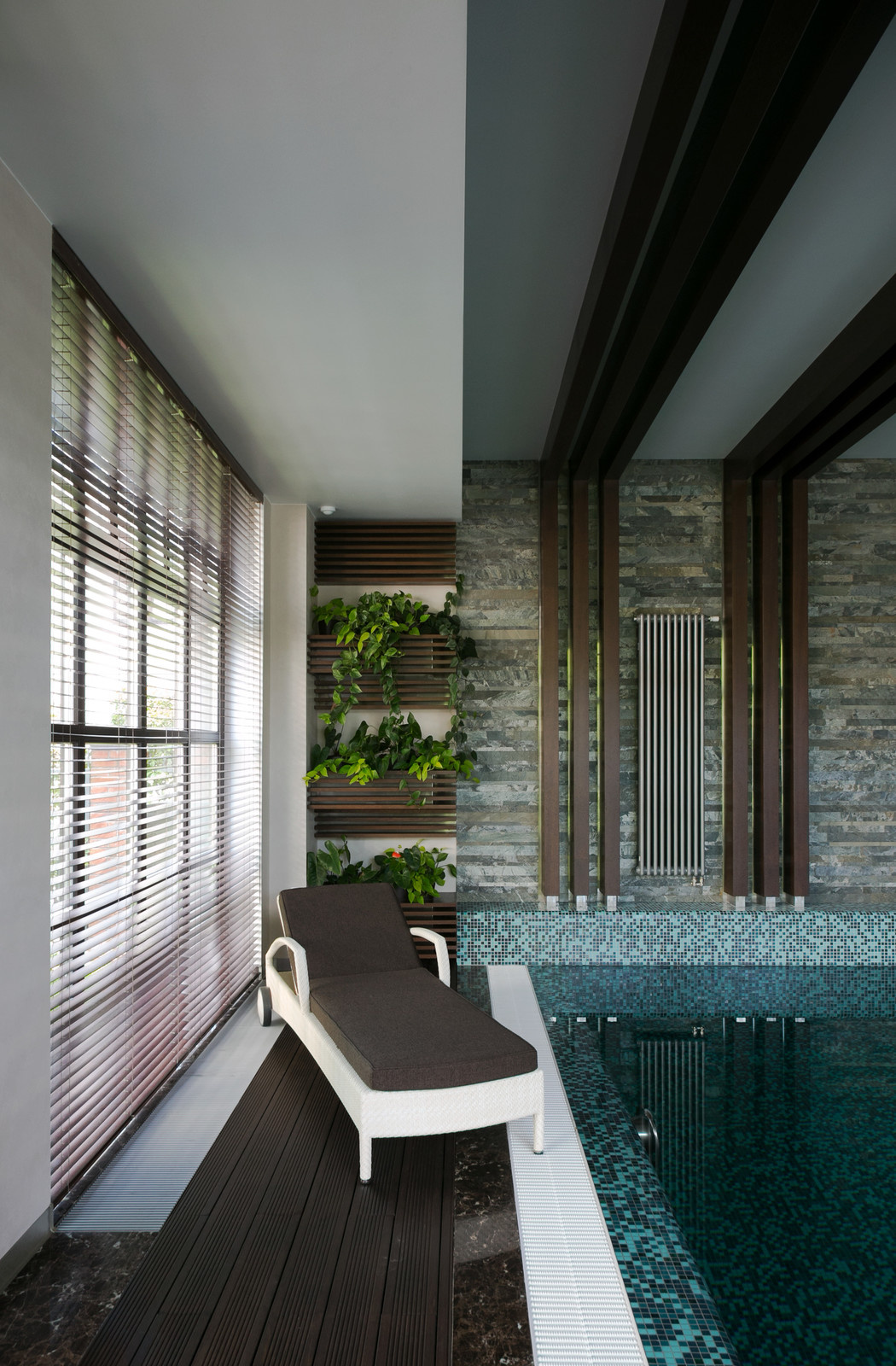 Вспомогательный дом с бассейном