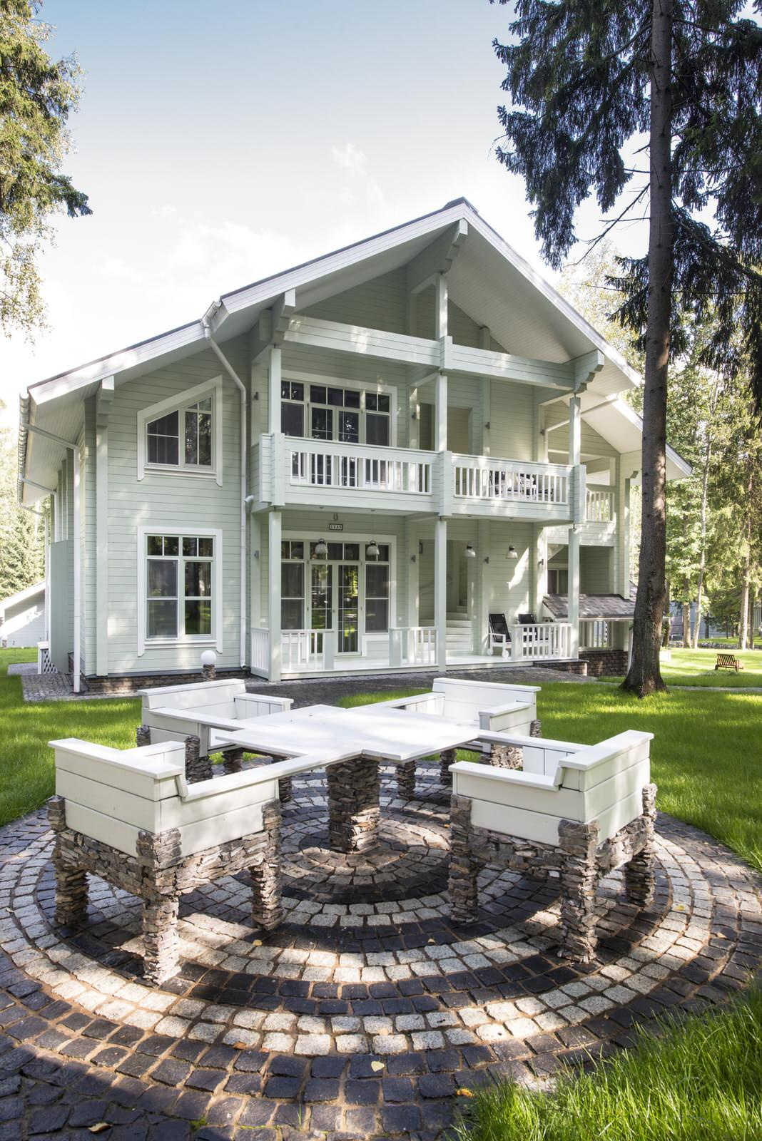 Под одной крышей