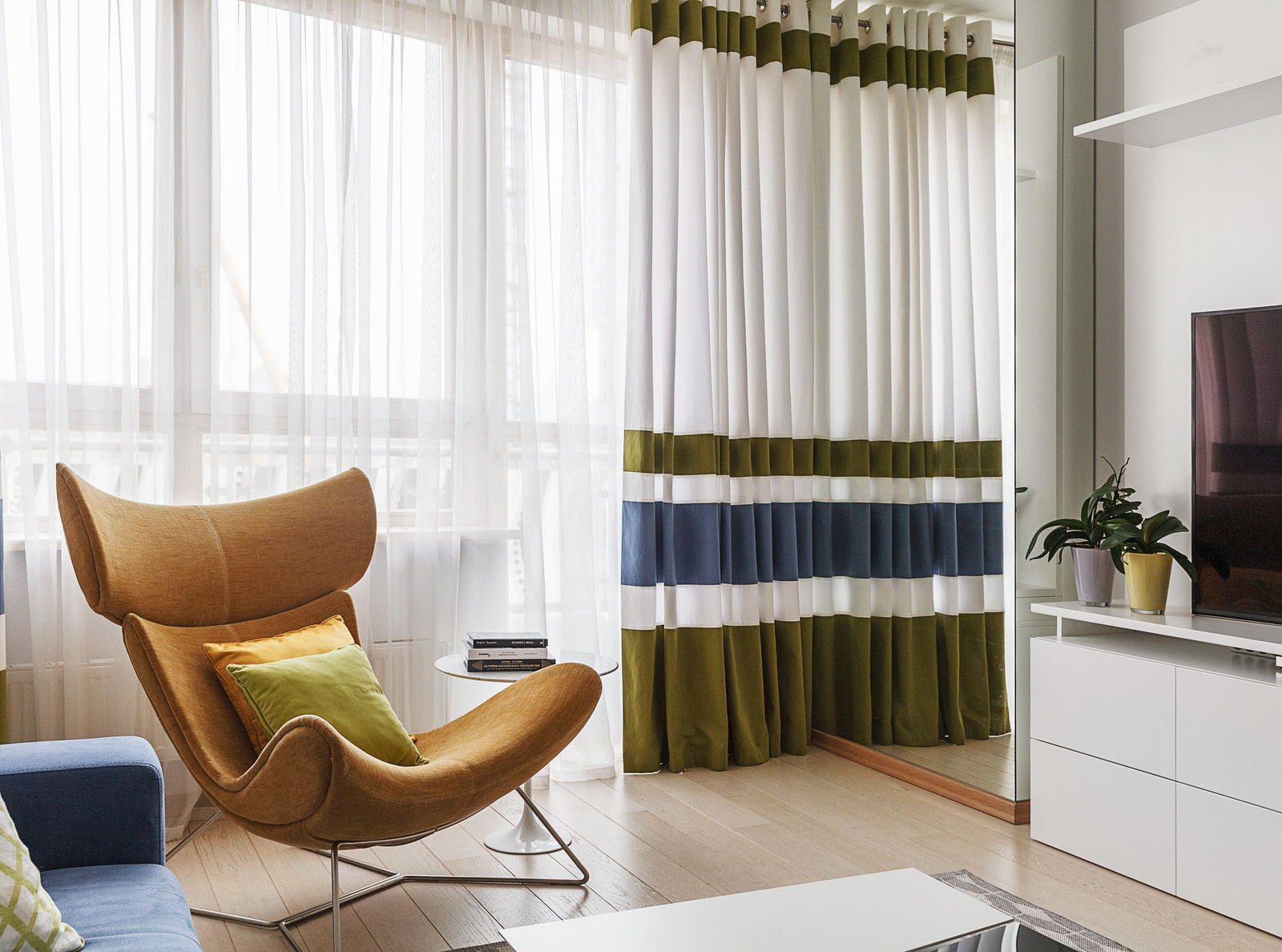 Гостиная. Портьеры с тюлем.