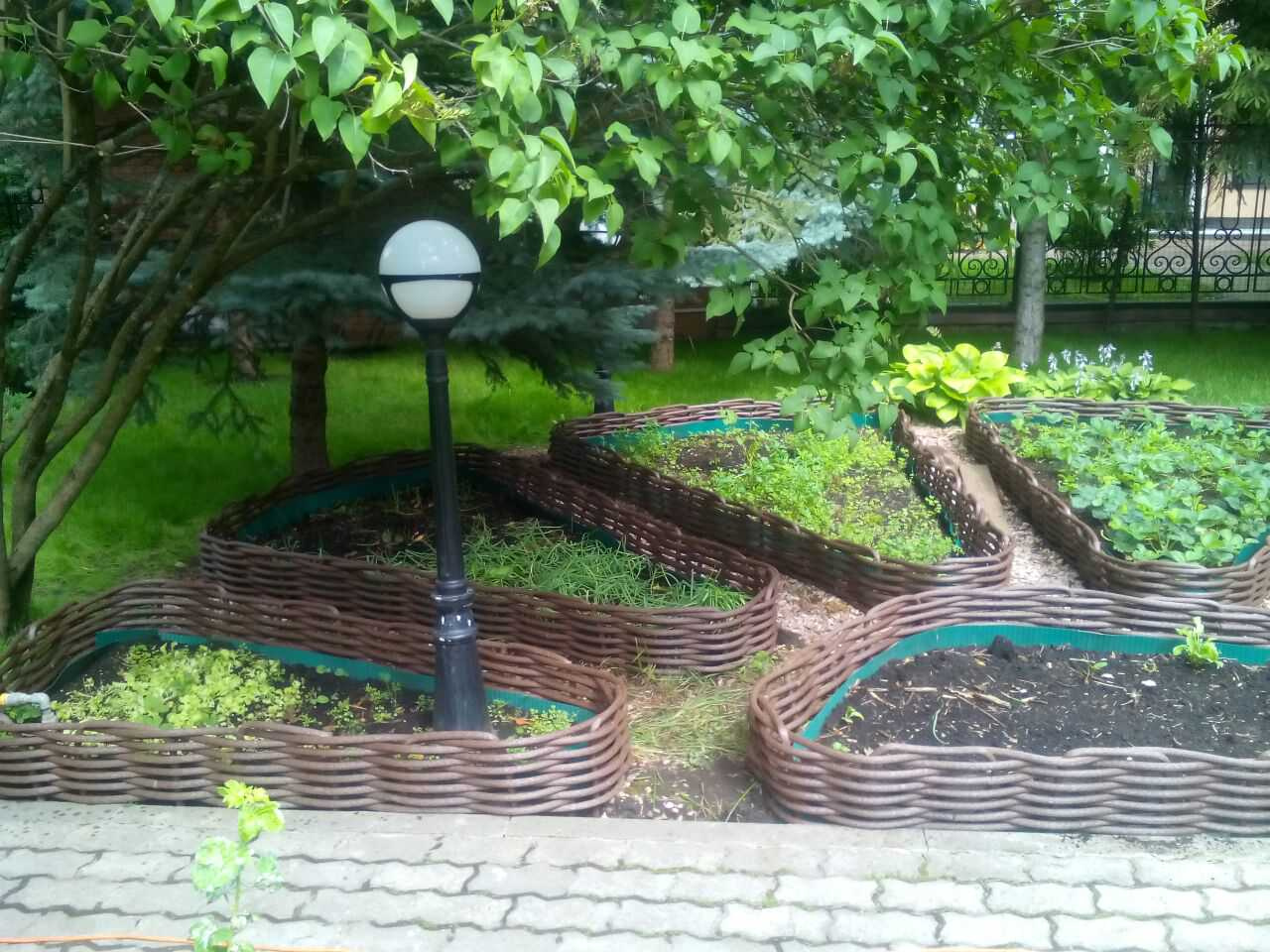 Клумбы