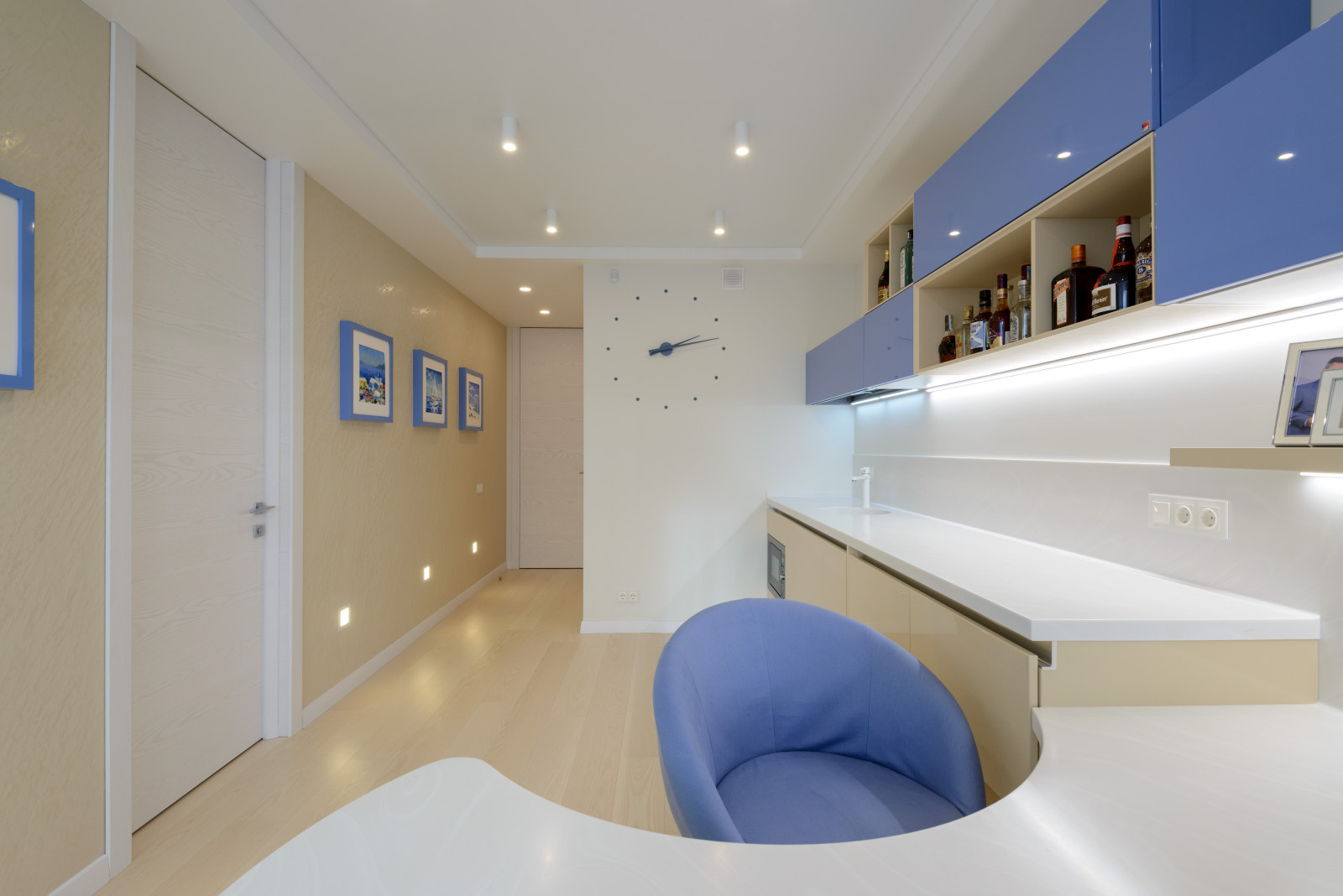 Любовь к белому цвету.