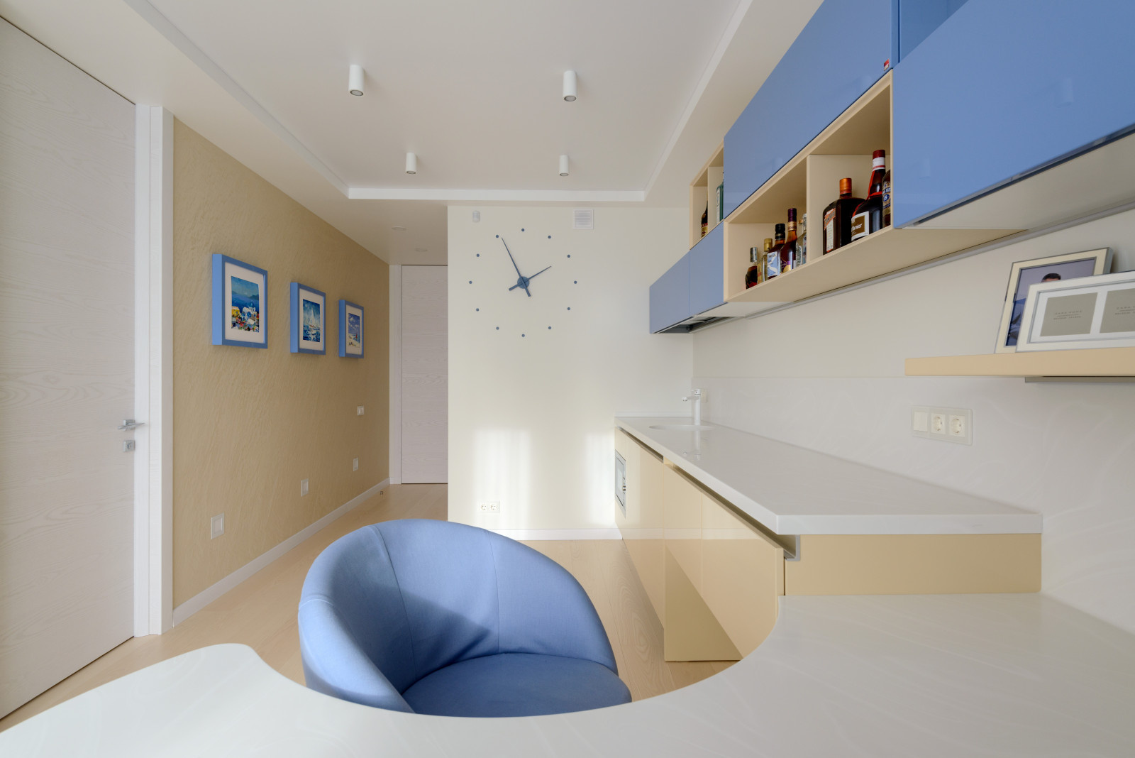 Любовь к белому цвету.