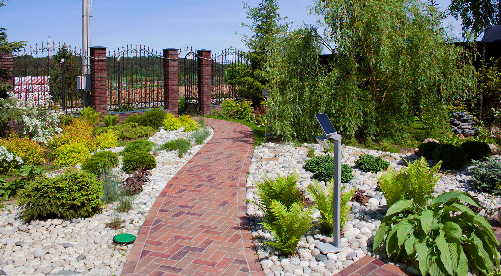 Ландшафтный проект маленького участка - внимание к деталям.