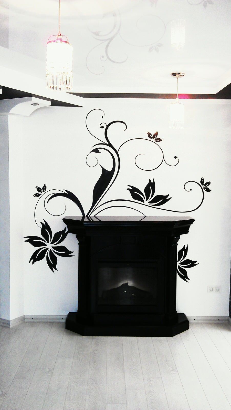 Роспись стен в доме.