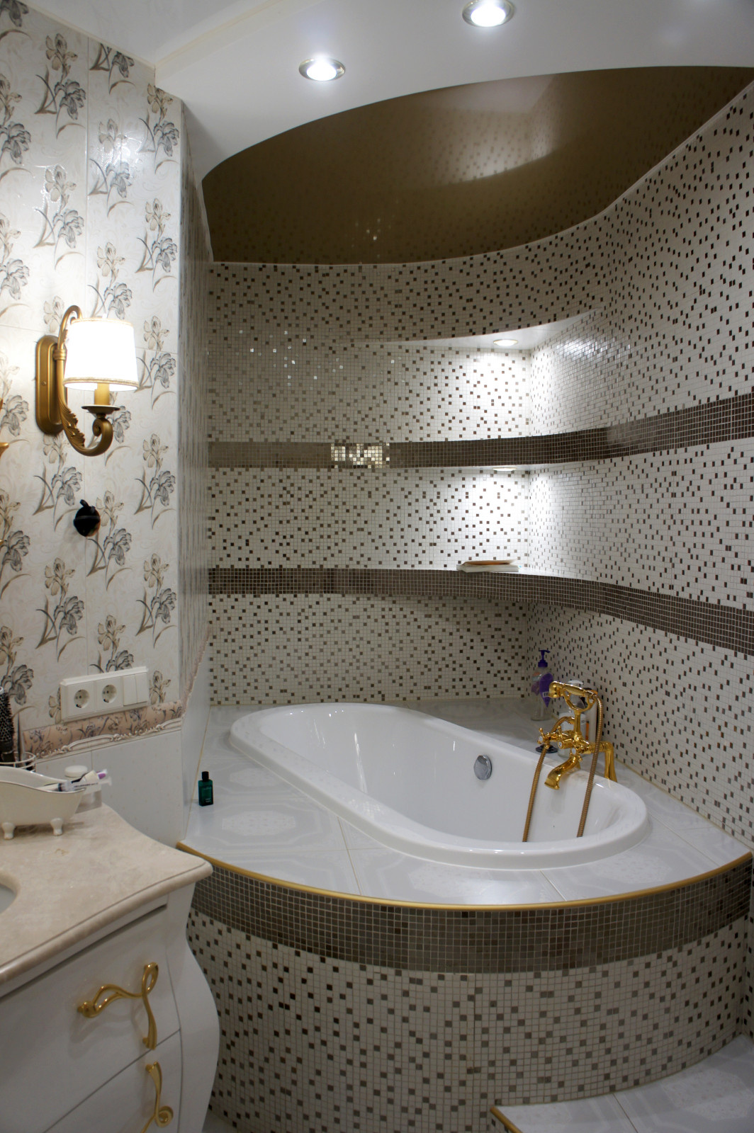 Обложка проекта: Изящное решение пола в классическом интерьере