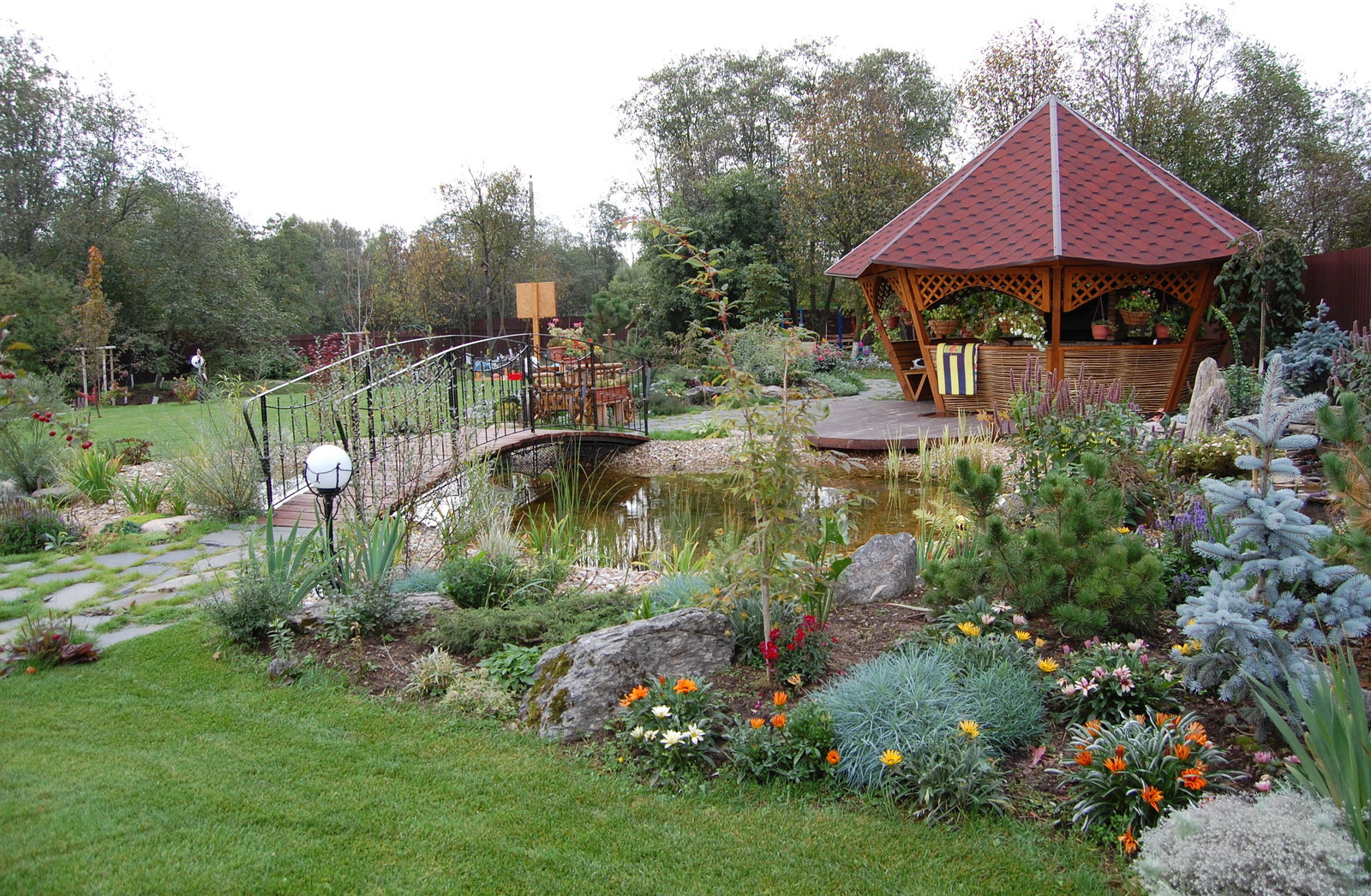 Проект недели: Сад, в котором дом «стоит» на цветнике