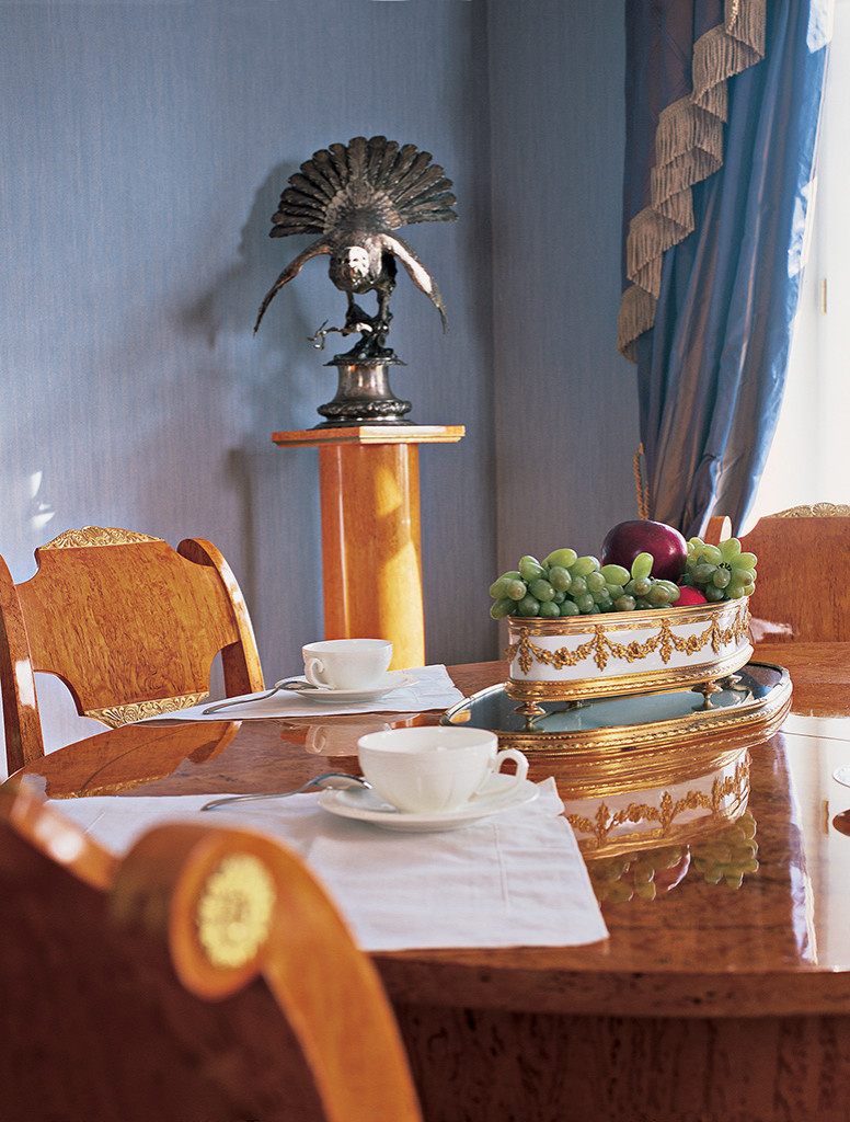 Гостиная в авторском русском ампире