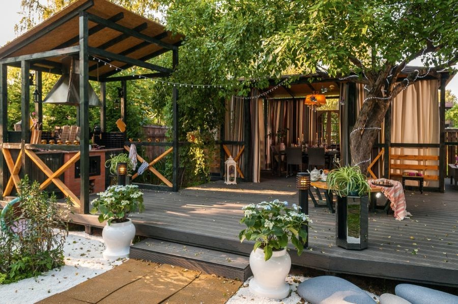 В тени яблонь. Для передачи Фазенда