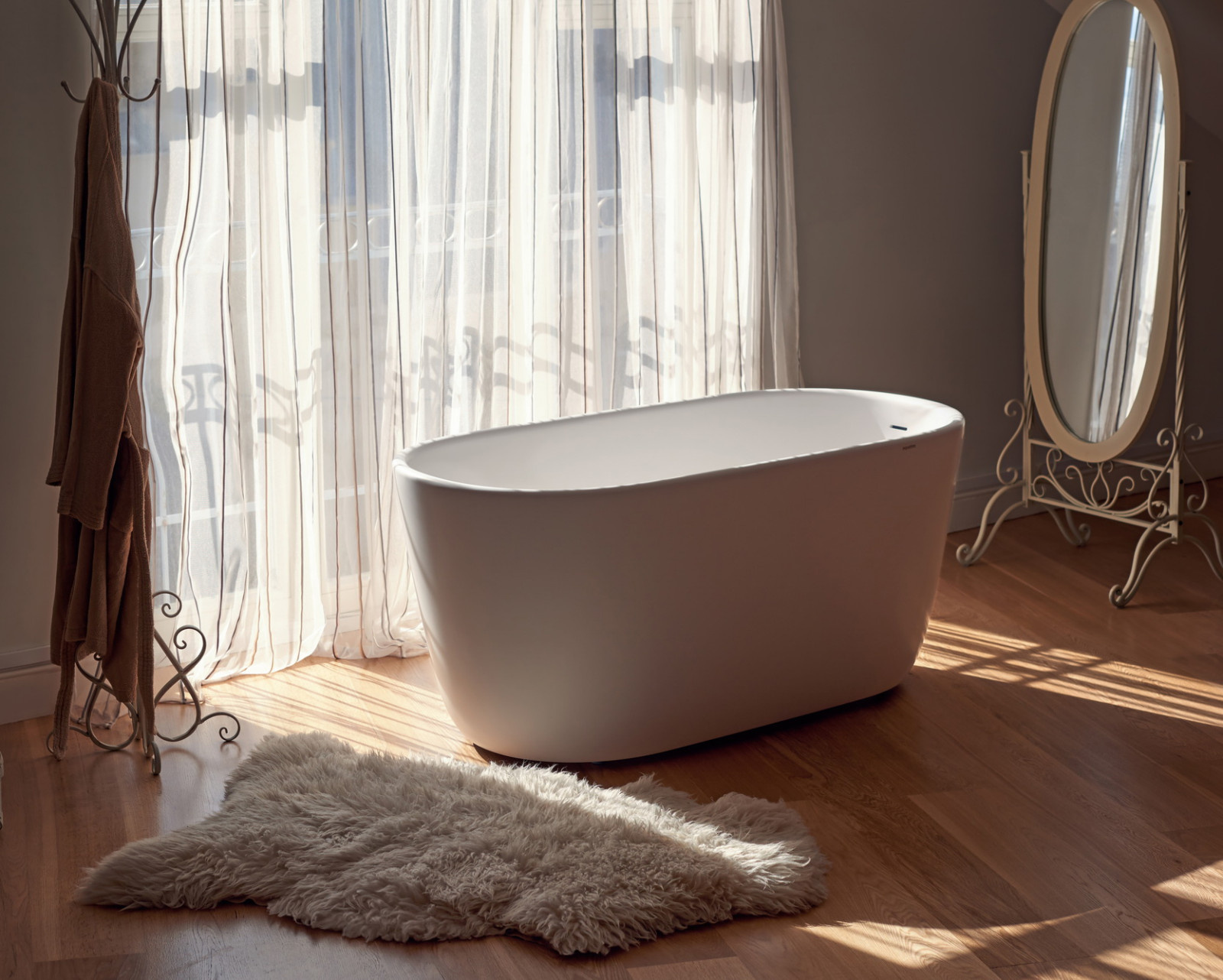 Lullaby Отдельностоящая Каменная Ванна от Viva Lusso