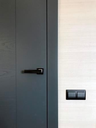 Черный, дерево и бирюза