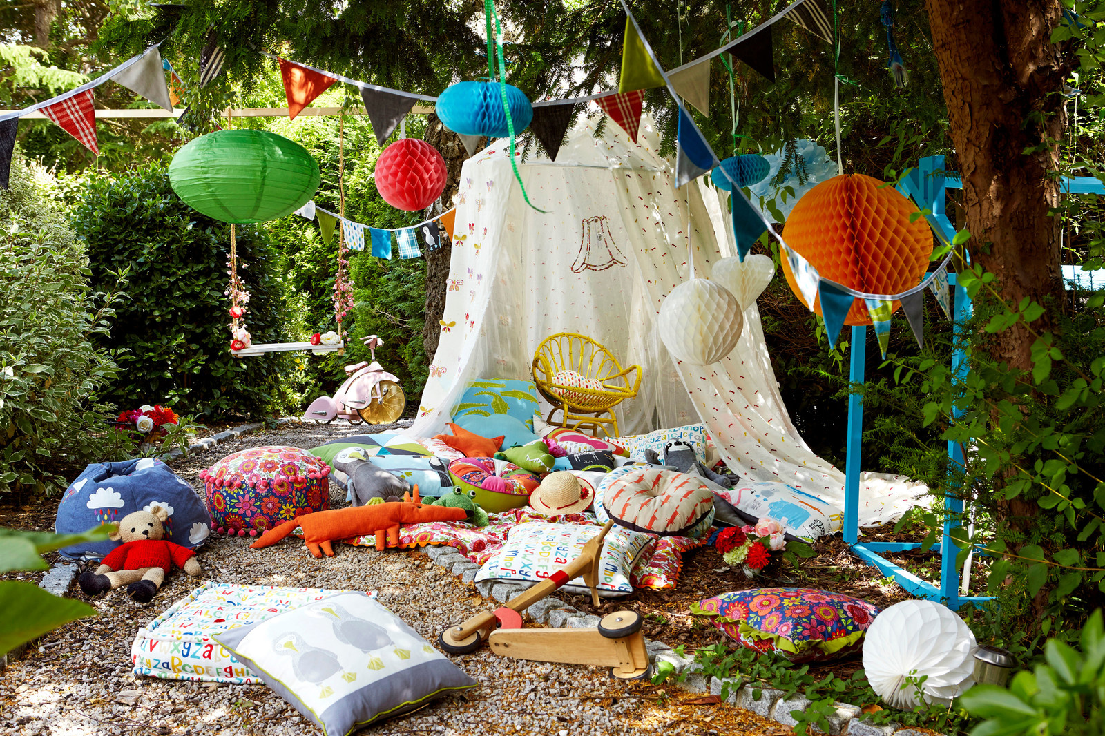 Детские коллекции тканей и обоев