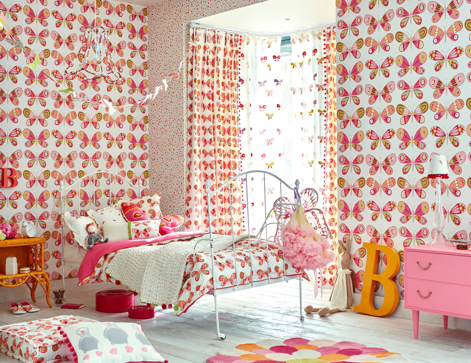 Детские коллекции тканей и обоев