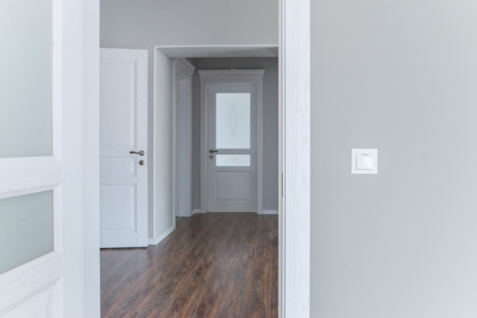 Вид из спальни на коридор второго этажа