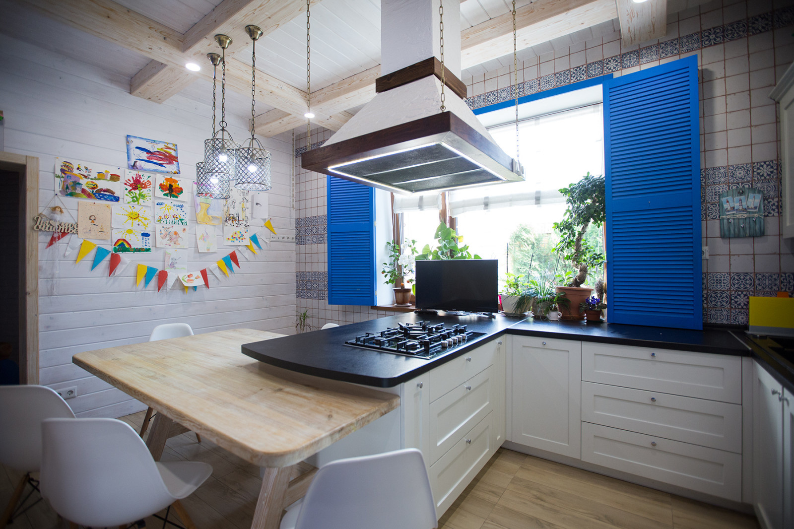 Интерьер загородного дома с греческими мотивами. Реализация