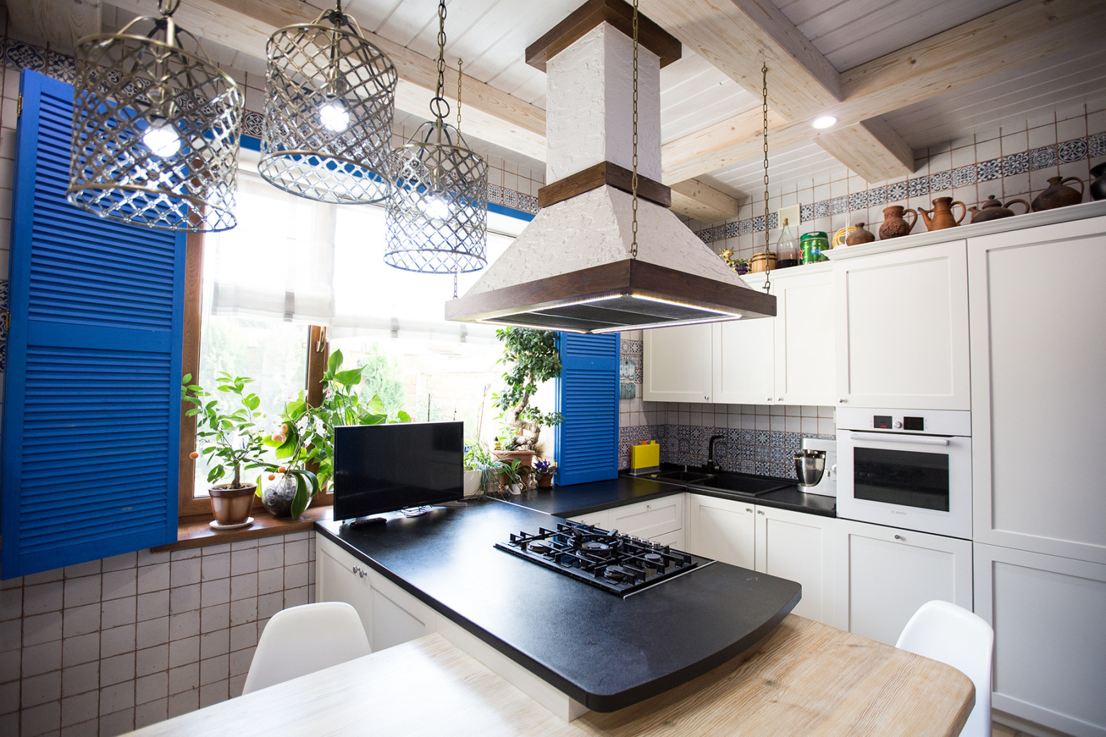 Интерьер загородного дома с греческими мотивами. Реализация