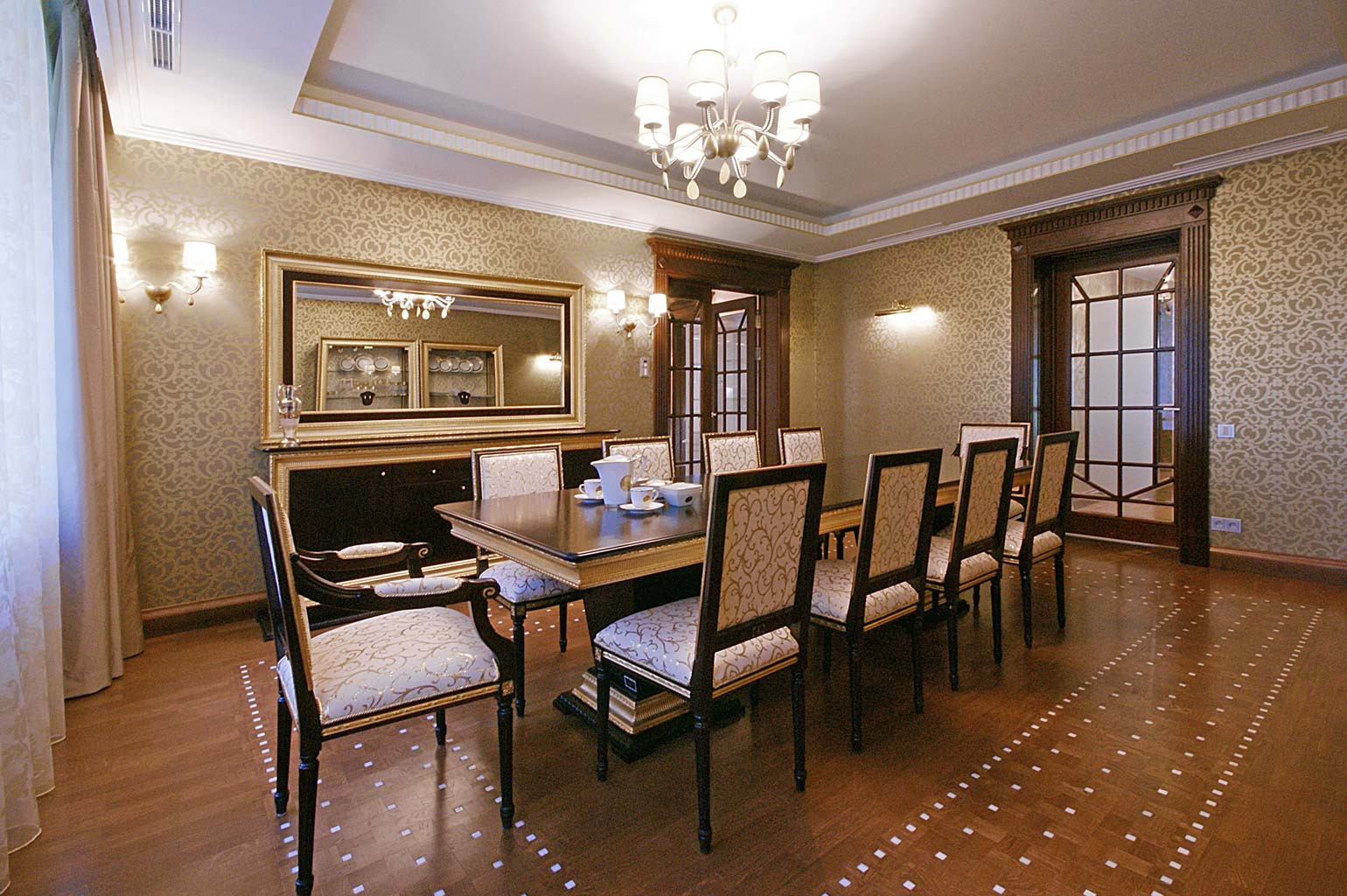 Дизайн интерьера холла и столовой загородного дома Санкт-Петербург