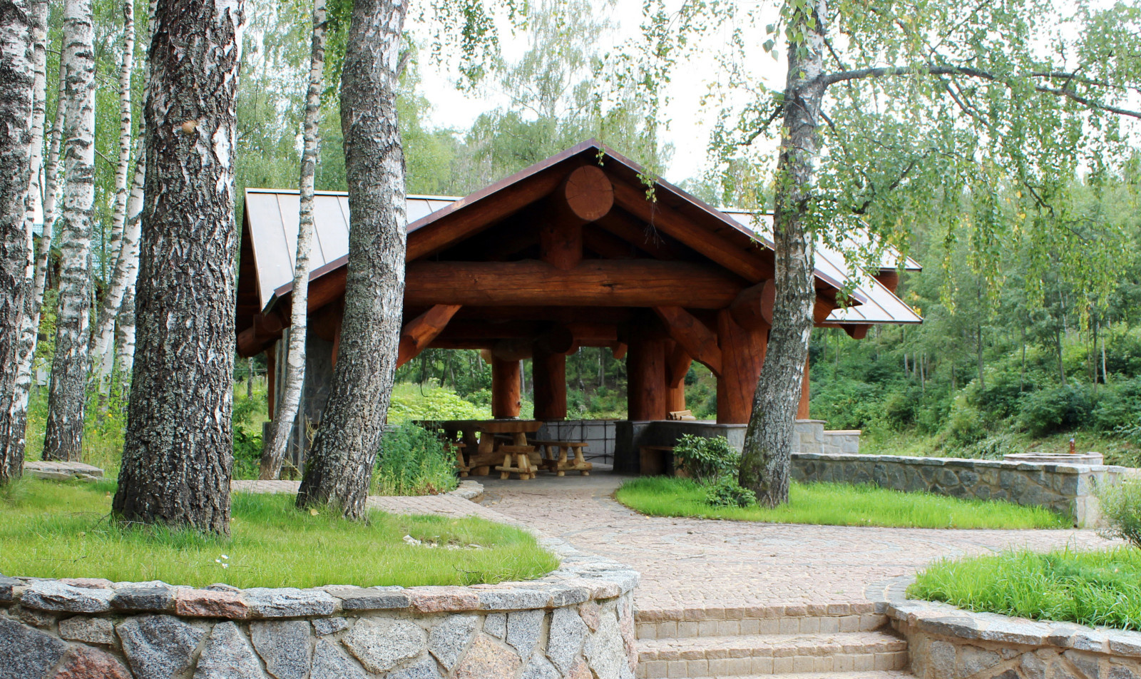 Просто фото: Летние кухни из 37 российских проектов