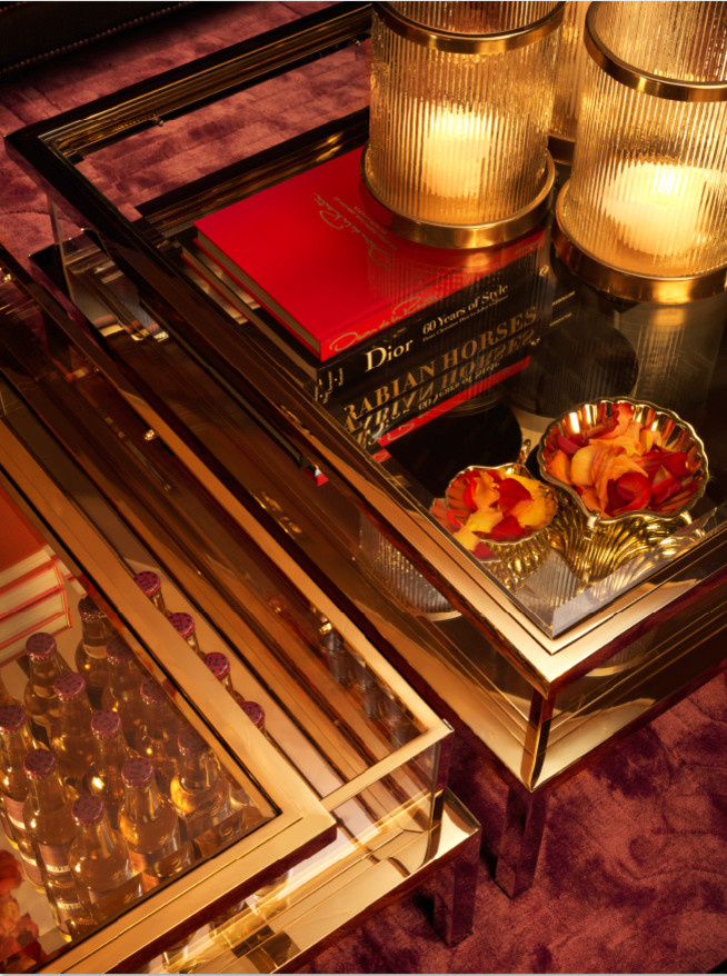 Фоновое изображение профиля Eichholtz Theo