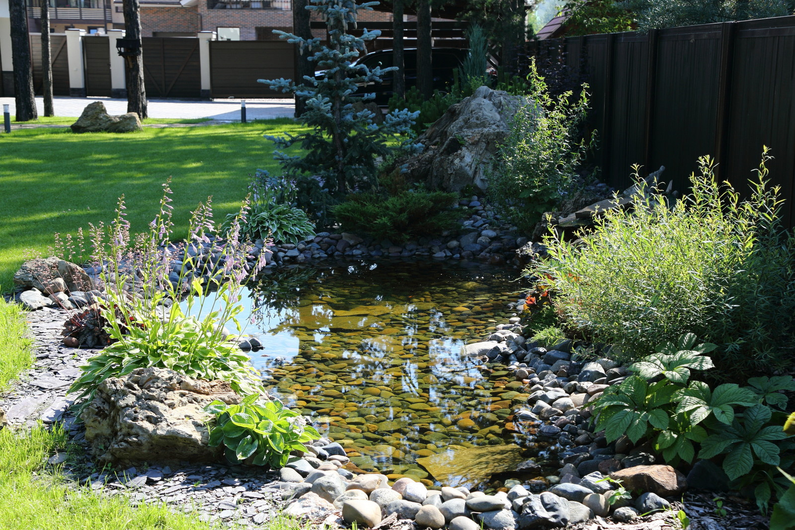 Загородный живописный сад.