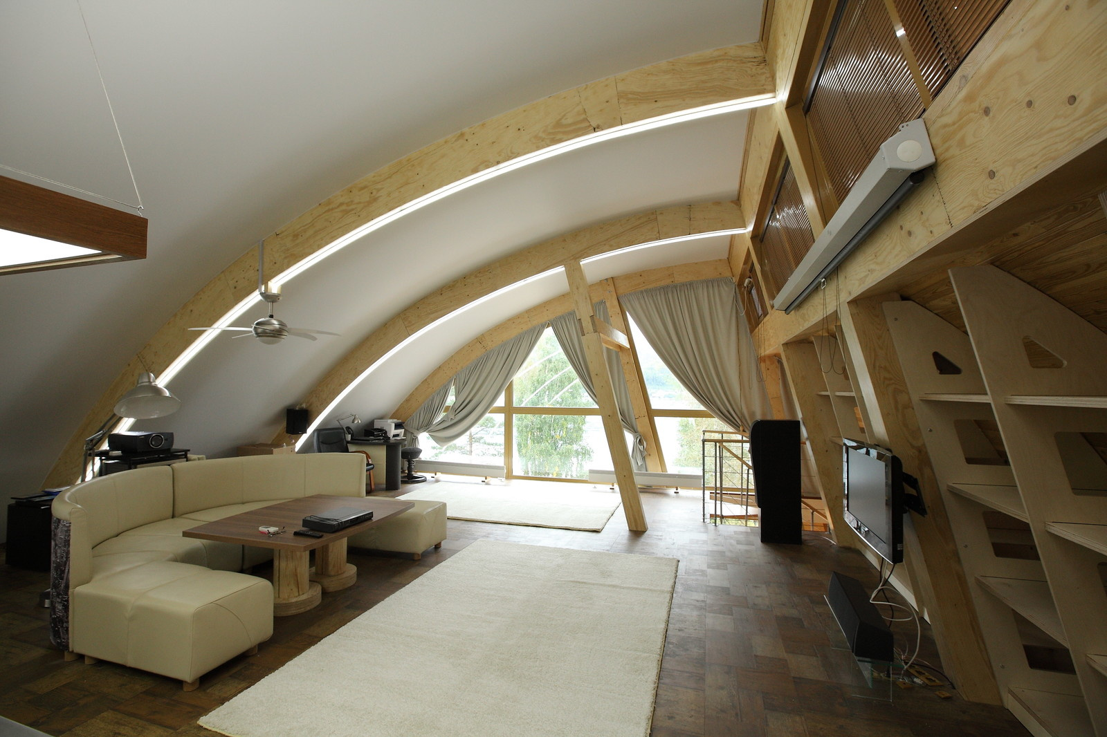 Не обычная архитектура Красноярска - дом на берегу Енисея