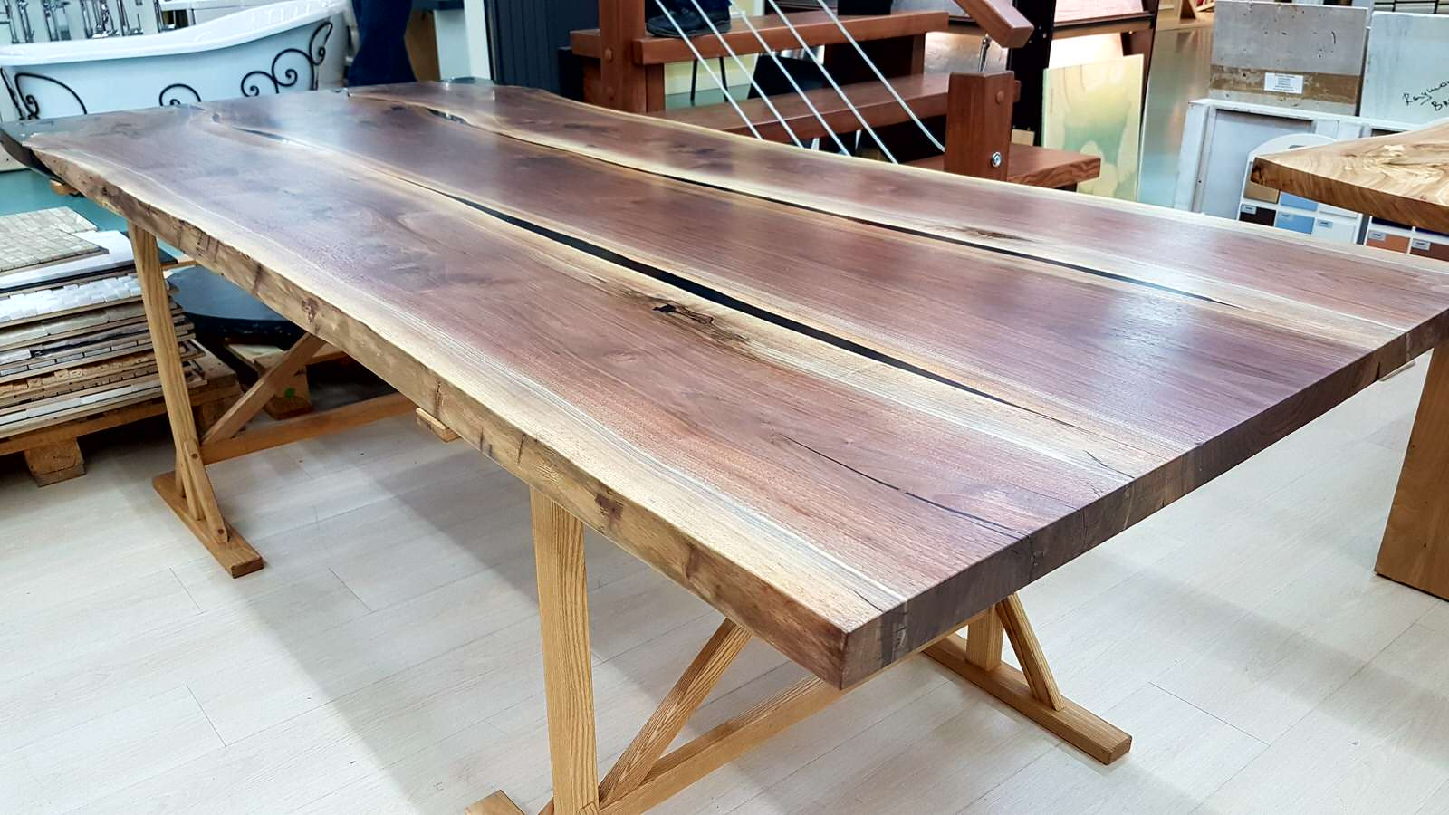 Столешница Live Edge Design из 3х цельных срезов, массив черного ореха