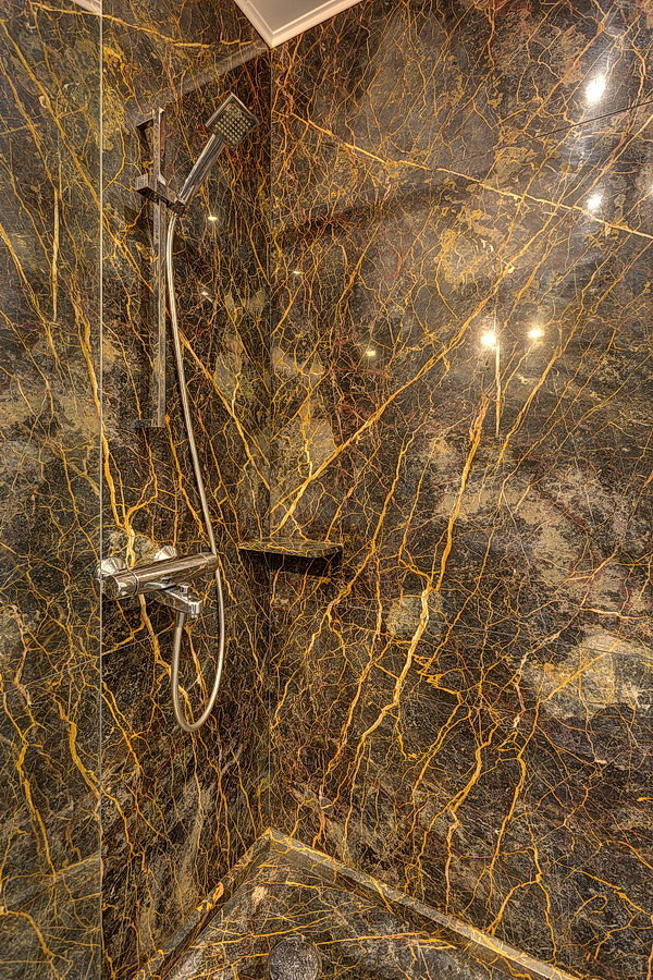 Натуральный камень в интерьере коттеджа