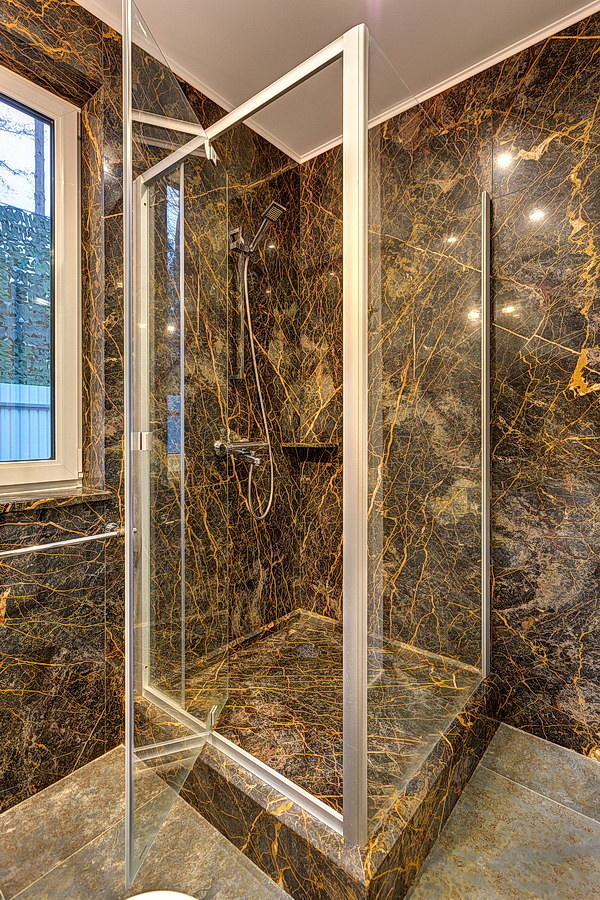 Натуральный камень в интерьере коттеджа