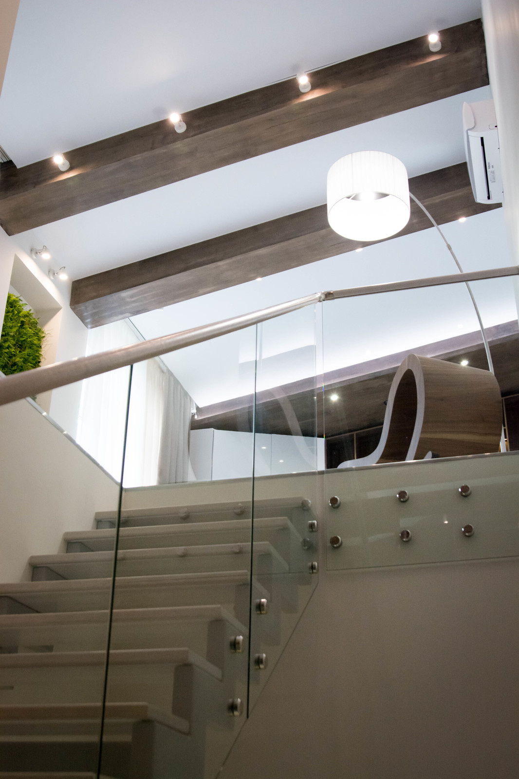 Лестница с интелектуальной подсветкой