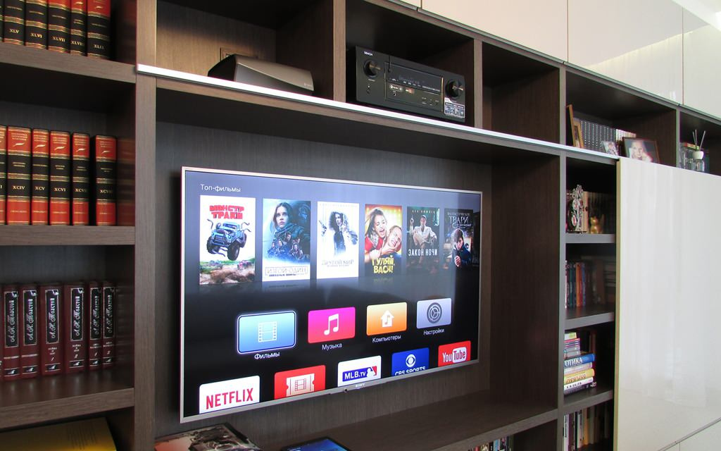 Домашний кинотеатр в гостиной. Denon, B&W, Sony