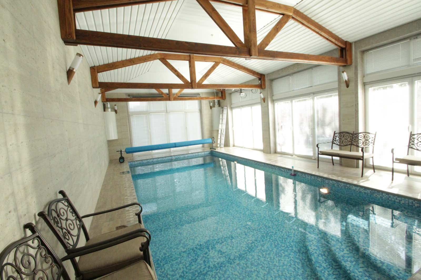 Бассейн 8х4х1.2-1.7 в банном комплексе