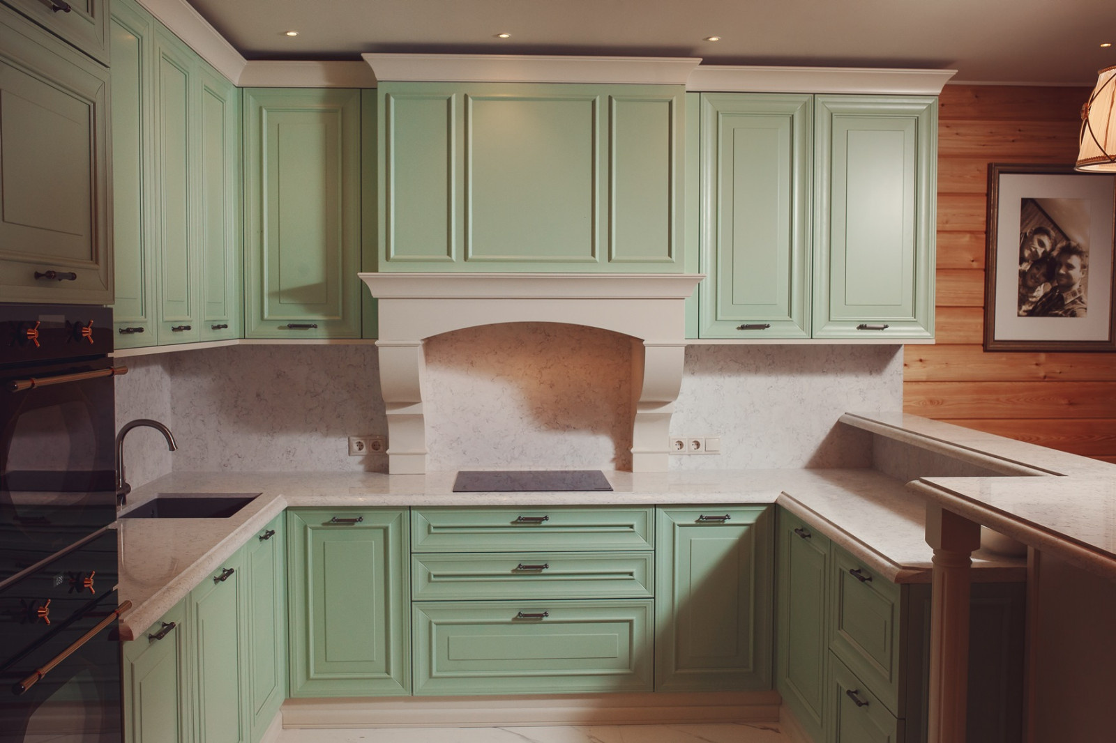 Столешница и стеновые панели из кварцевого камня Silestone Phoenix