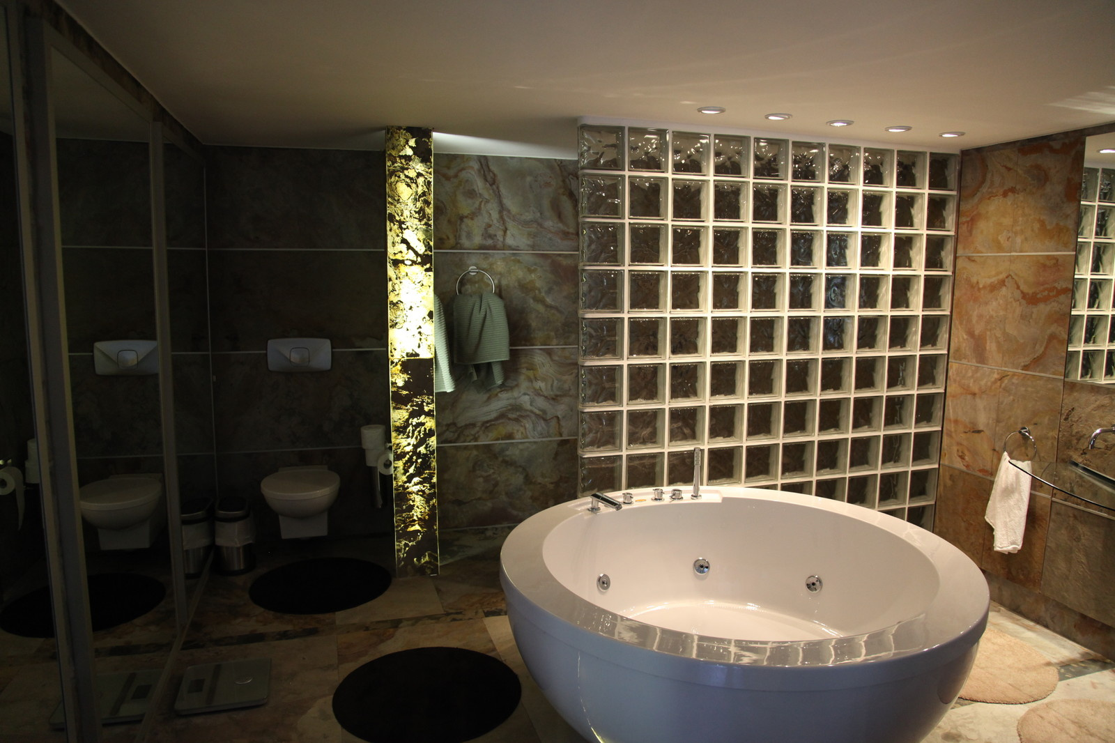 Обложка проекта: Каменный шпон в интерьере