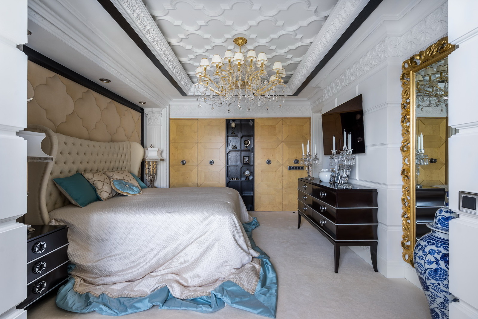 Интерьер квартиры в стиле современной классики с элементами Ар-Деко в Петербурге