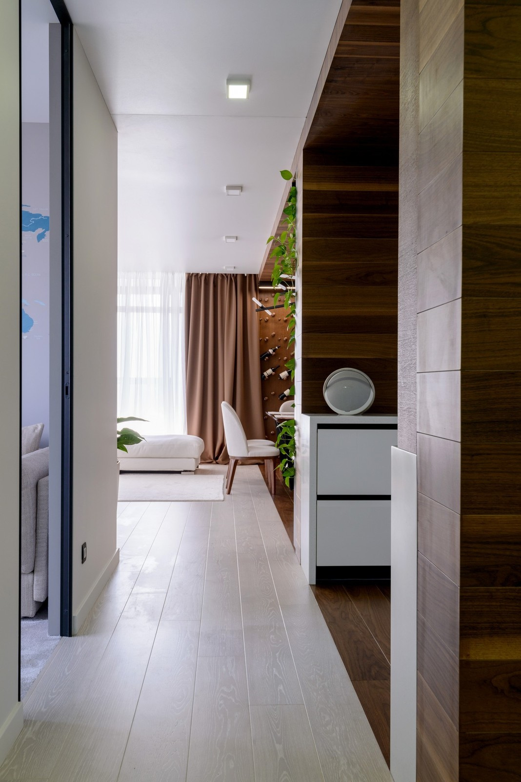 Просторная квартира с деревянными колоннами