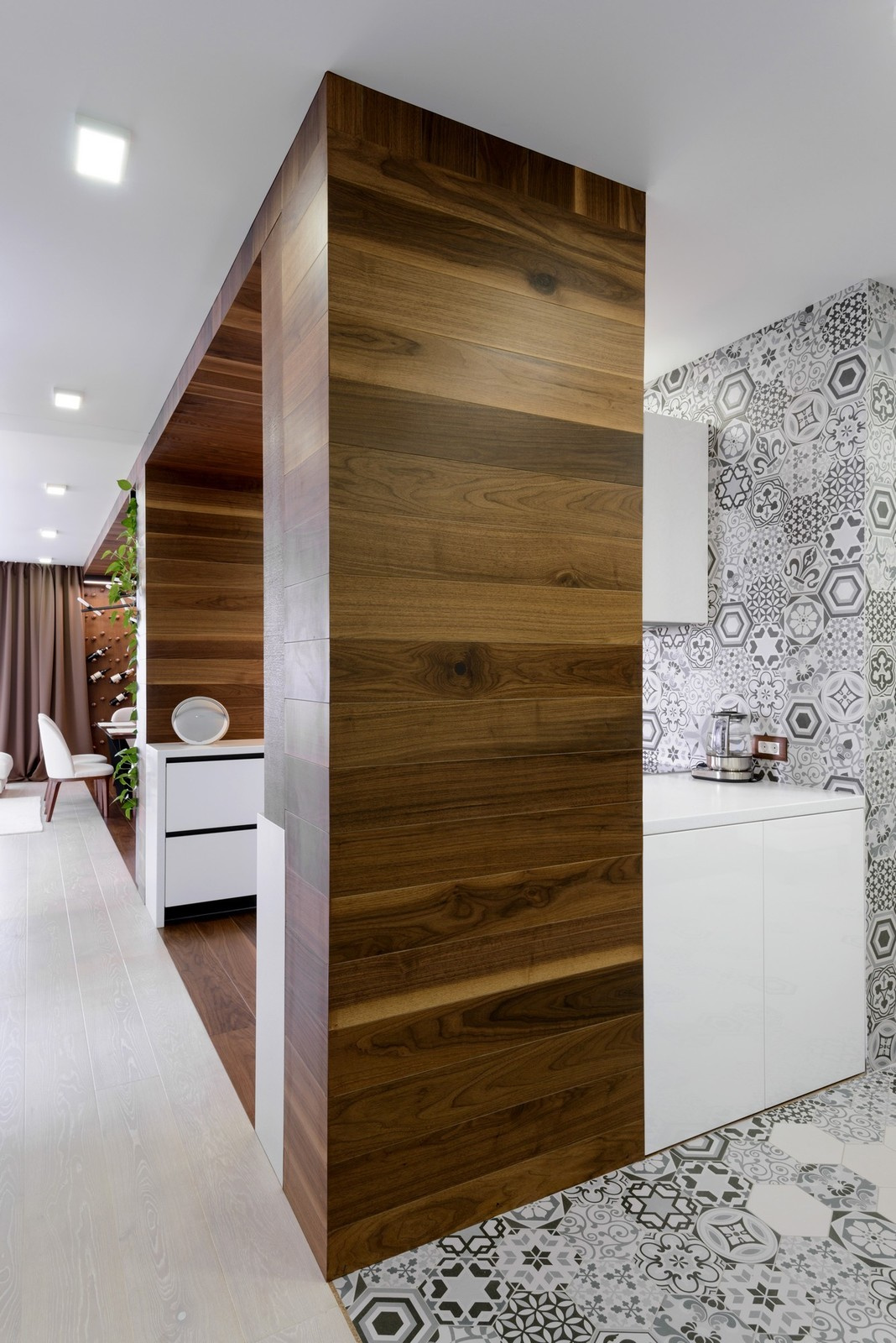 Просторная квартира с деревянными колоннами