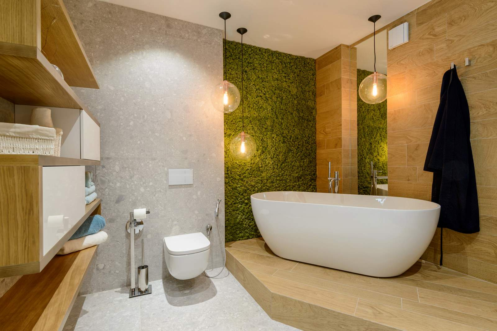 Просторная квартира с деревянными колоннами