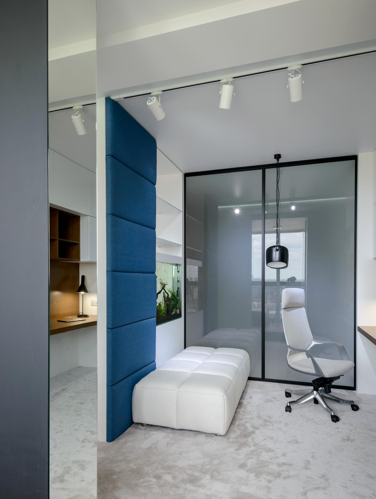 Просторная квартира с деревянными колоннами