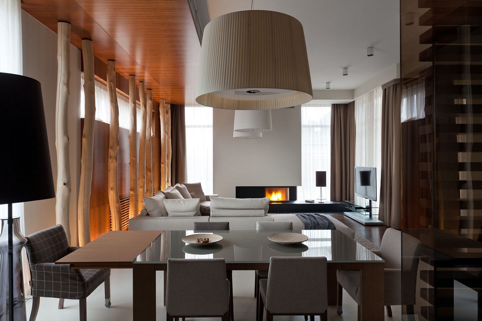 VILLA LARUS